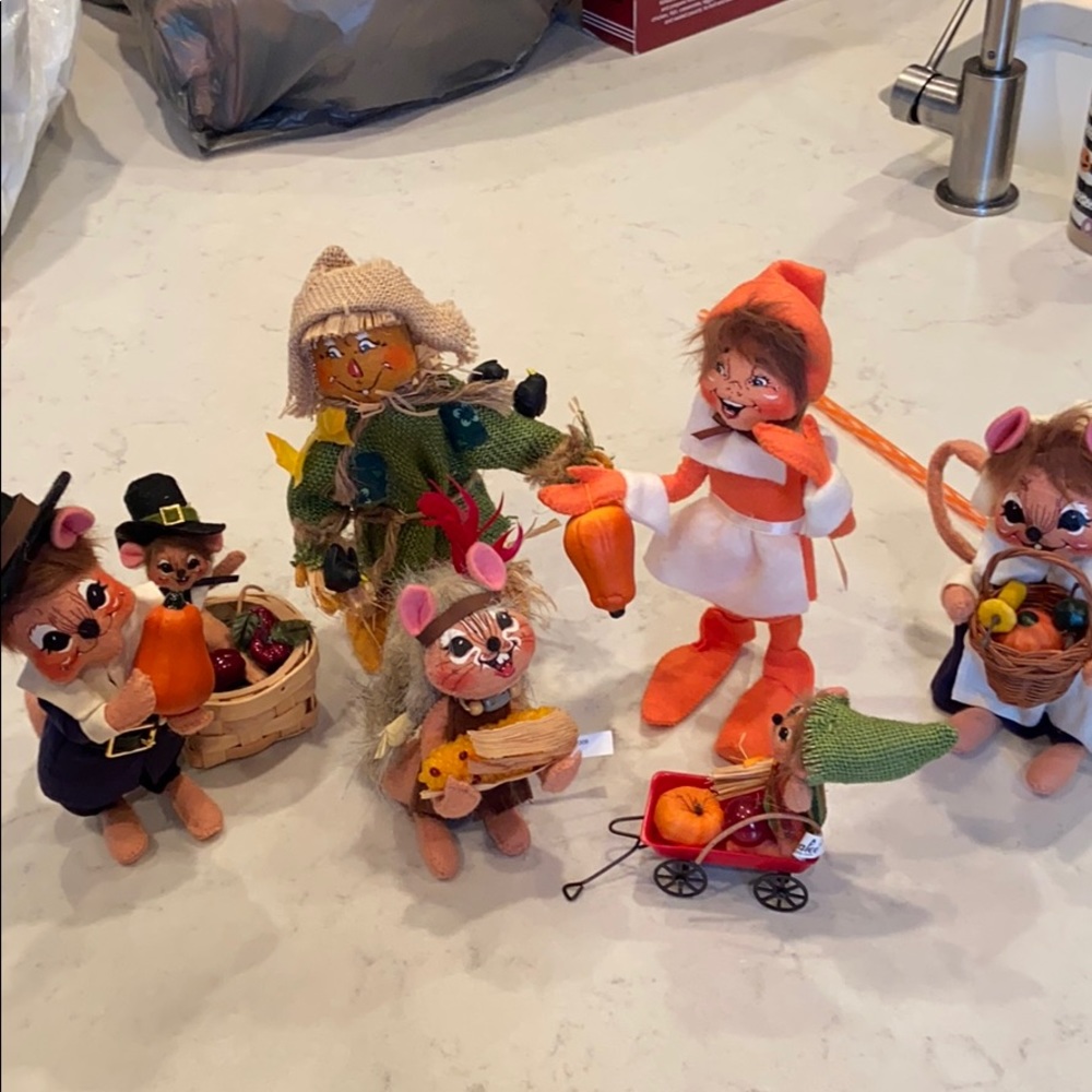 Set of 7 Thanksgiving figurines